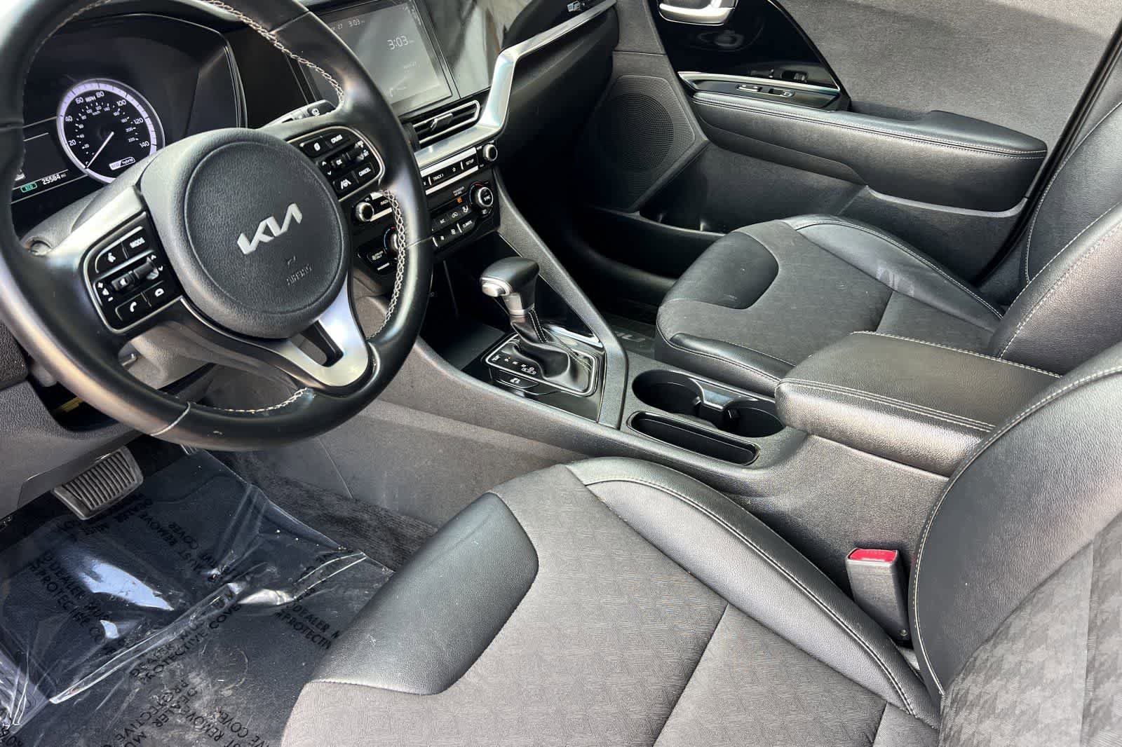 Used 2022 Kia Niro LXS FWD image 12