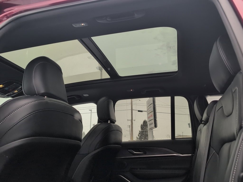 Used 2023 Jeep Grand Cherokee Overland image 22