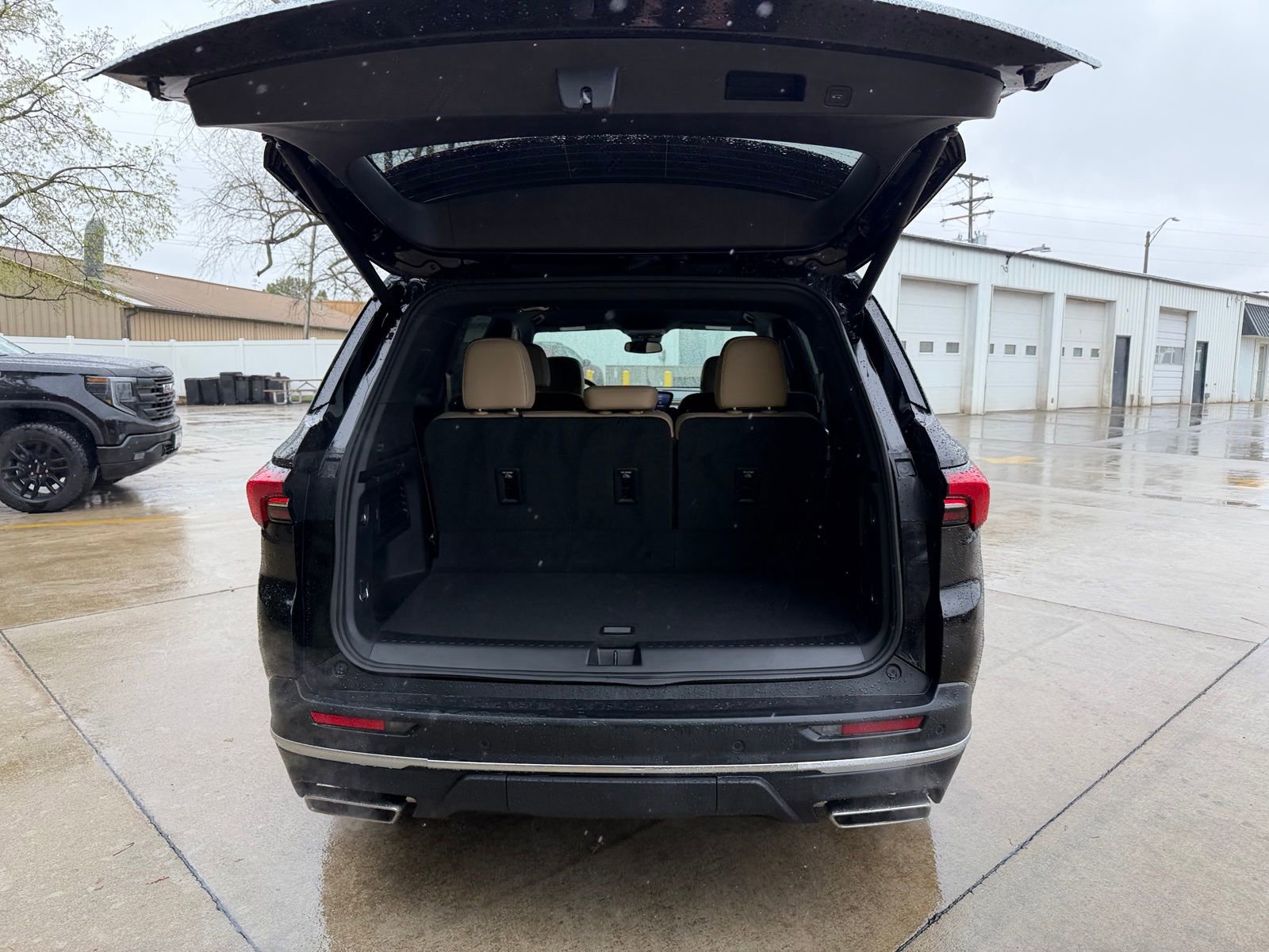 Used 2025 Buick Enclave Preferred w/ Power Package image 33