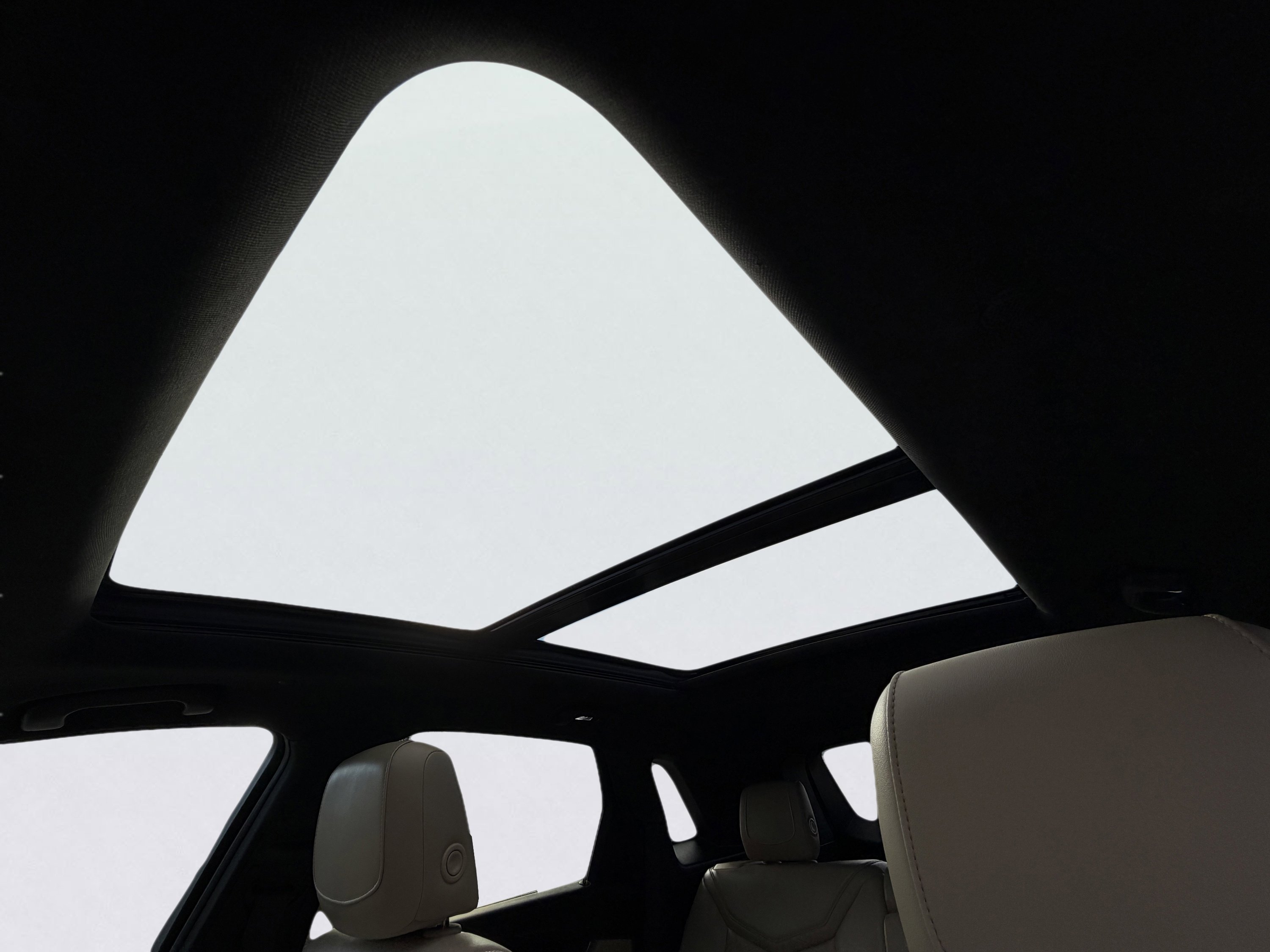 Used 2017 Cadillac XT5 Luxury w/ Driver Awareness Package image 6