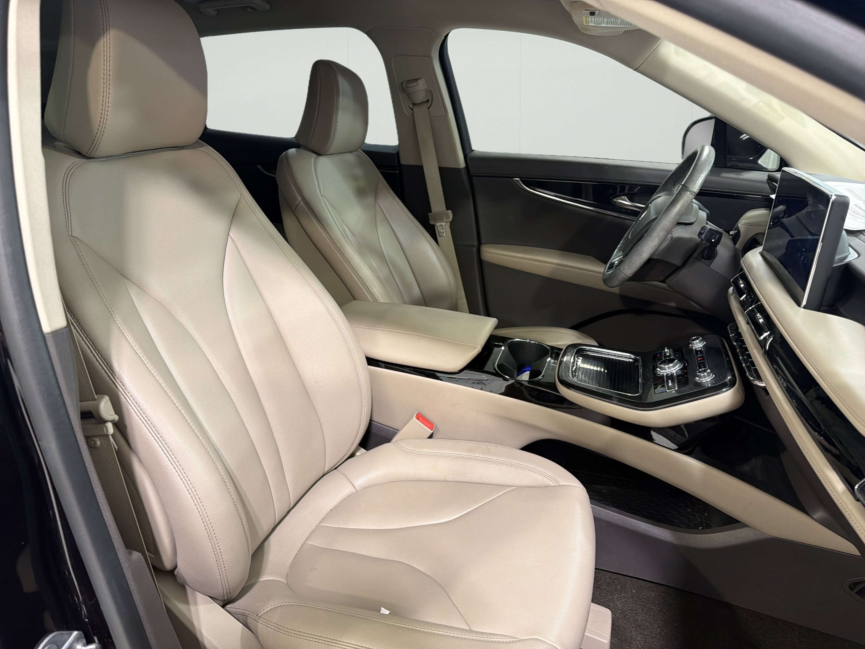 Used 2023 Lincoln Nautilus AWD w/ Premium Package image 12