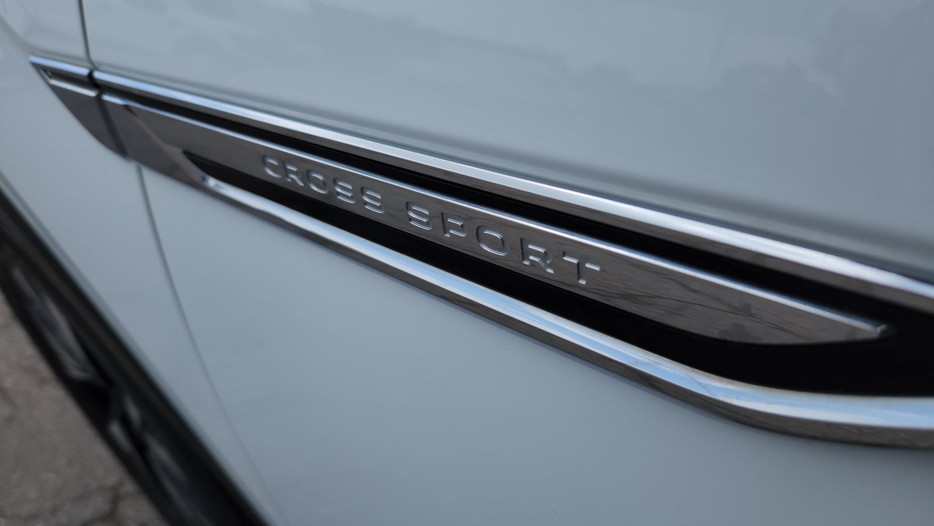 Used 2022 Volkswagen Atlas Cross Sport SE FWD image 16
