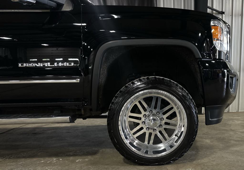 Used 2017 GMC Sierra 2500 Denali w/ Duramax Plus Package AWD/4WD image 16