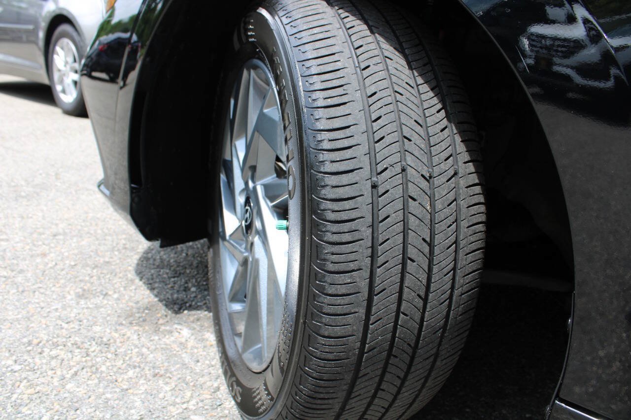 Used 2024 Hyundai Elantra SEL FWD image 18