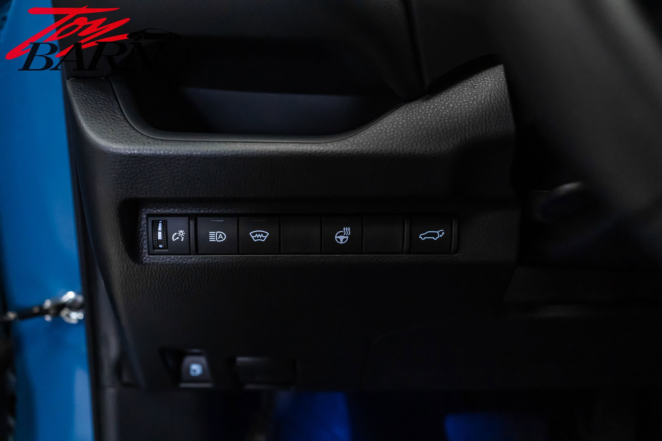 Used 2023 Toyota RAV4 SE w/ Convenience Package image 27