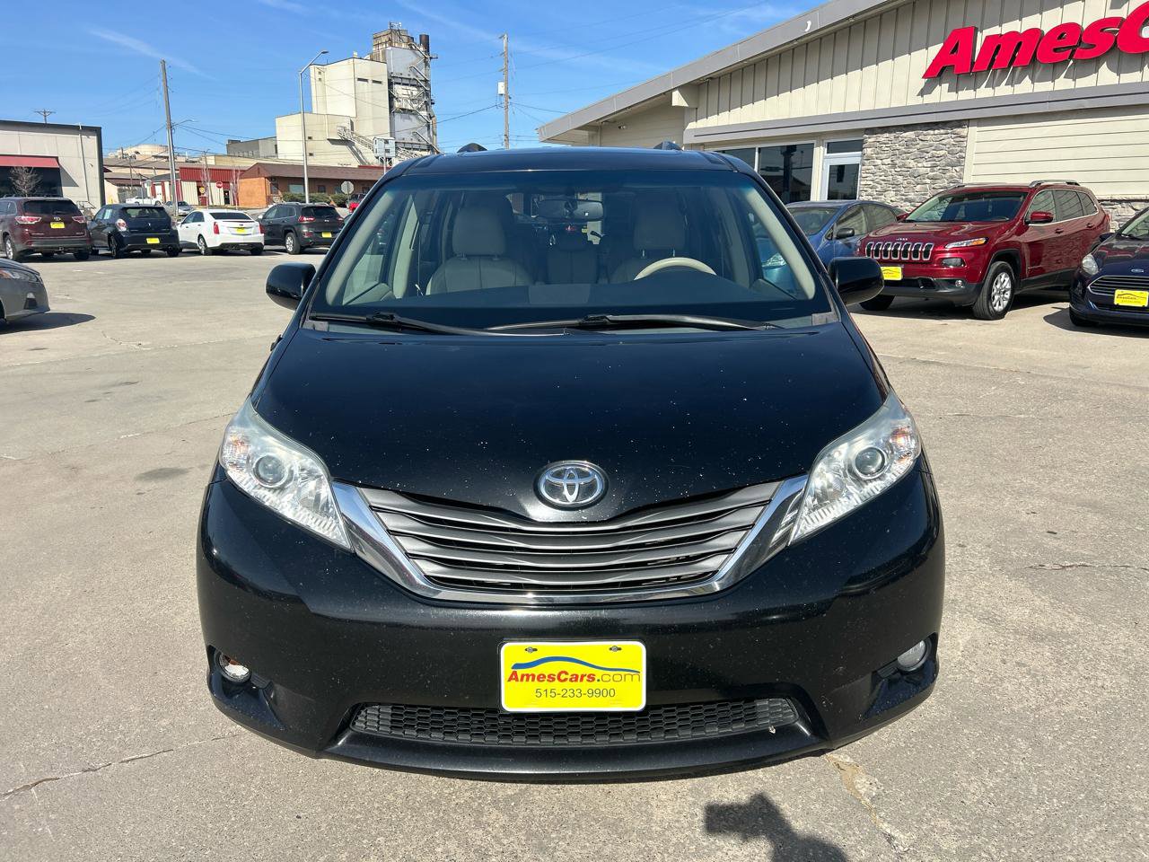 Used 2014 Toyota Sienna XLE w/ Entertainment Package FWD image 8