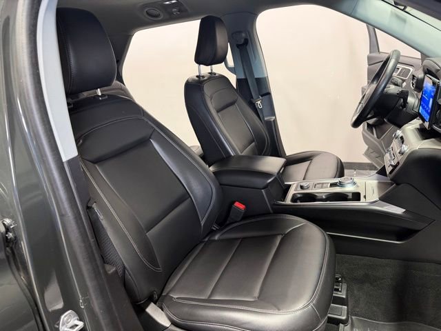 Used 2022 Ford Explorer XLT w/ Equipment Group 202A AWD/4WD image 22