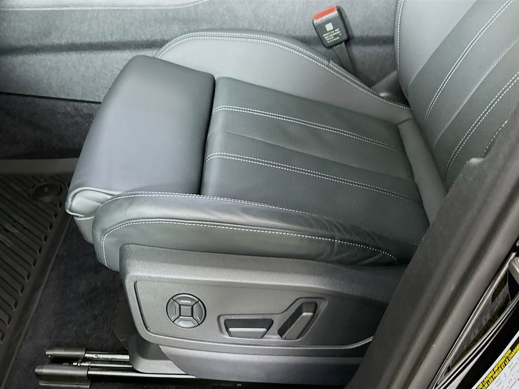 Certified 2025 Audi Q5 Prestige image 9