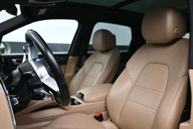 Used 2022 Porsche Cayenne Platinum Edition AWD/4WD image 9