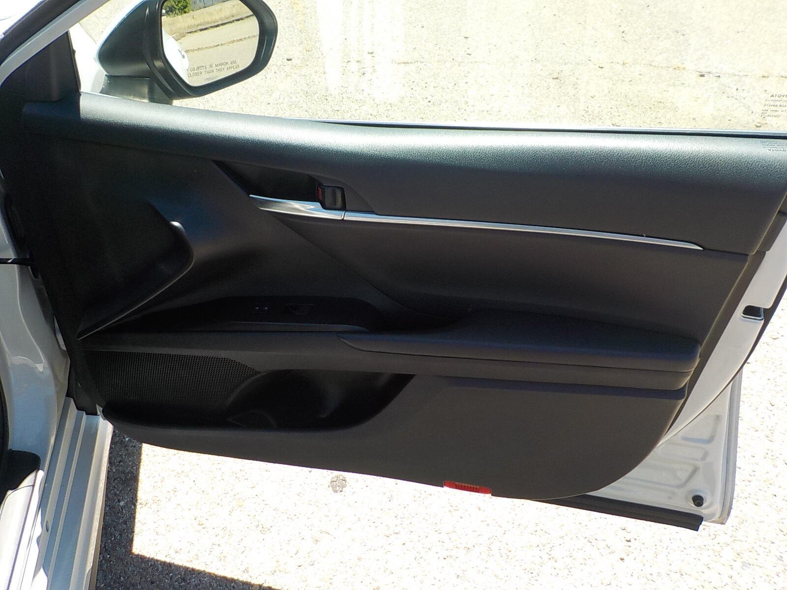 Used 2023 Toyota Camry SE FWD image 15
