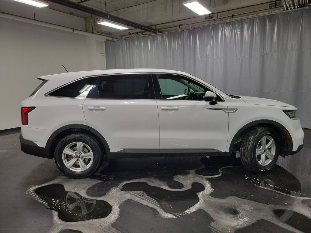 Used 2021 Kia Sorento LX image 9
