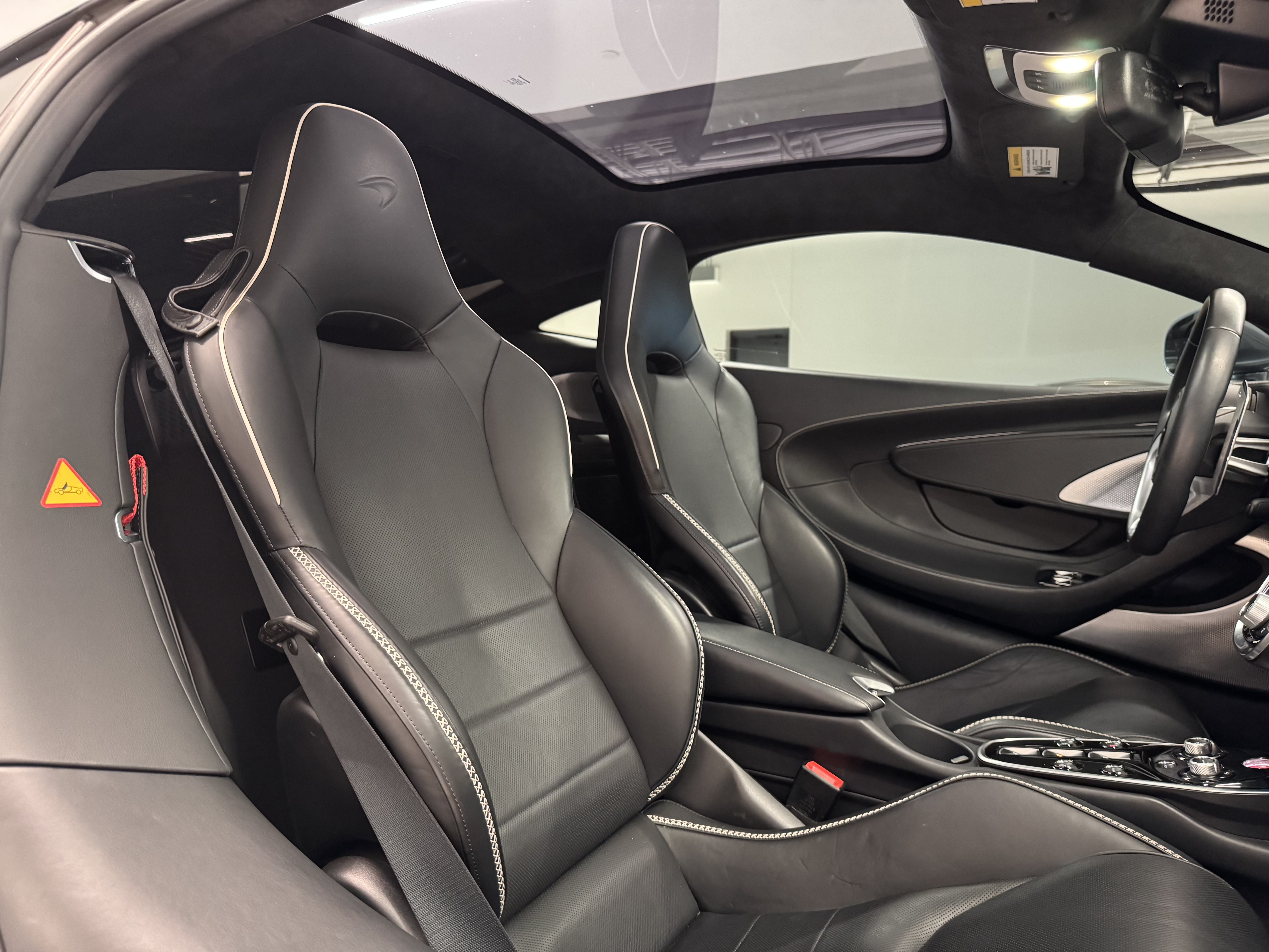 Used 2023 McLaren GT RWD image 13