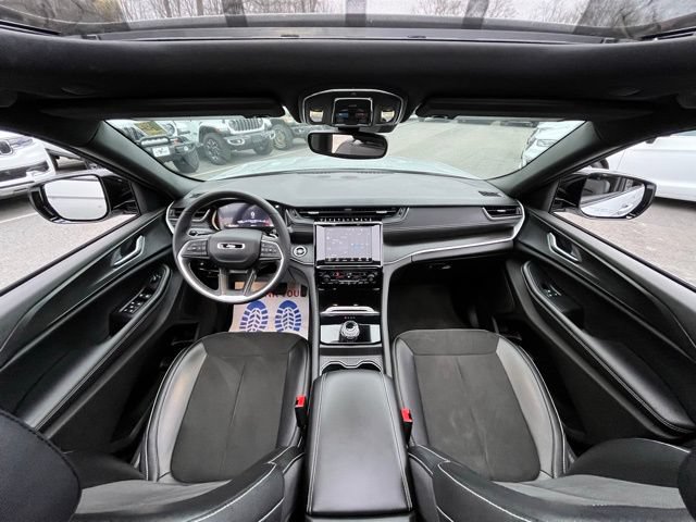 Used 2024 Jeep Grand Cherokee Altitude AWD/4WD image 23