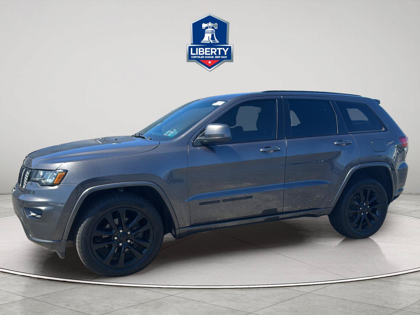 Certified 2018 Jeep Grand Cherokee Altitude AWD/4WD image 1