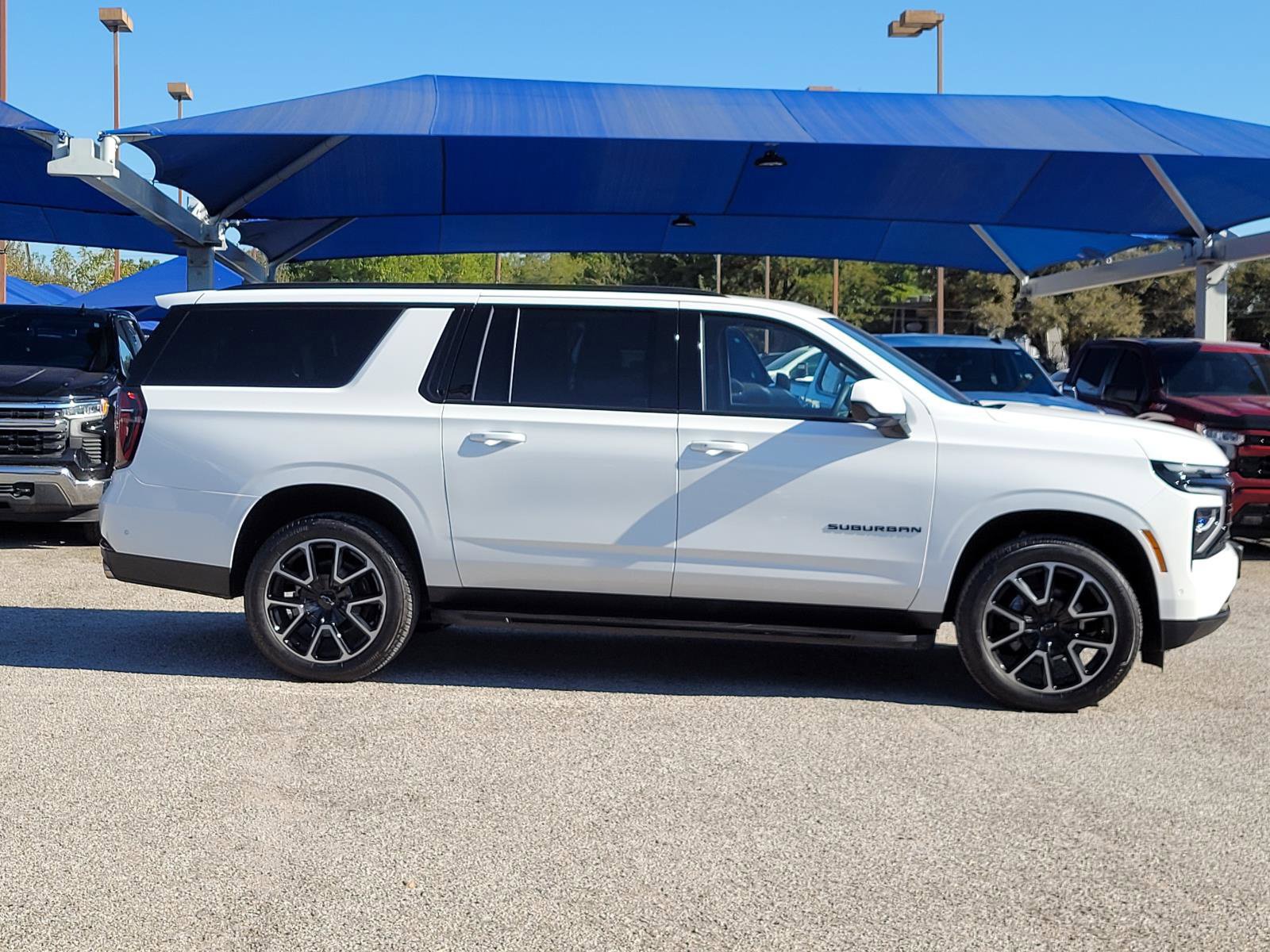 Used 2026 Chevrolet Suburban RST RWD image 7