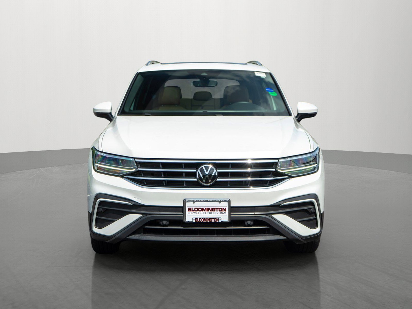 Used 2023 Volkswagen Tiguan SE w/ Panoramic Sunroof Package AWD/4WD image 2