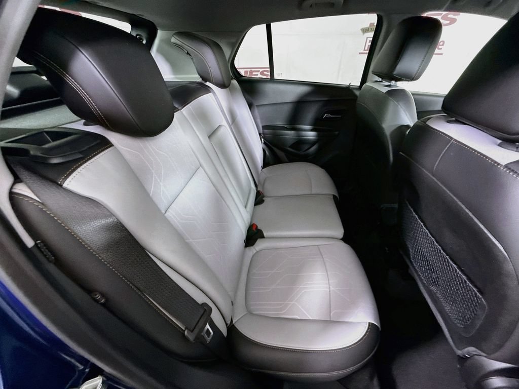 Used 2020 Chevrolet Trax LT w/ LT Convenience Package FWD image 28