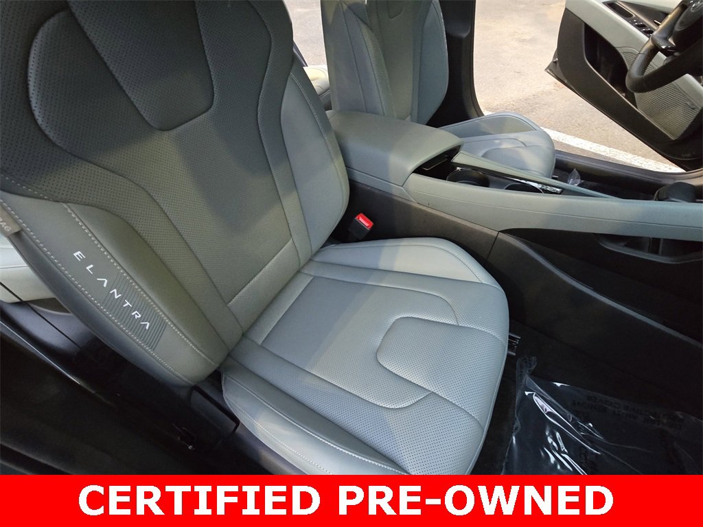 Used 2025 Hyundai Elantra Limited image 10