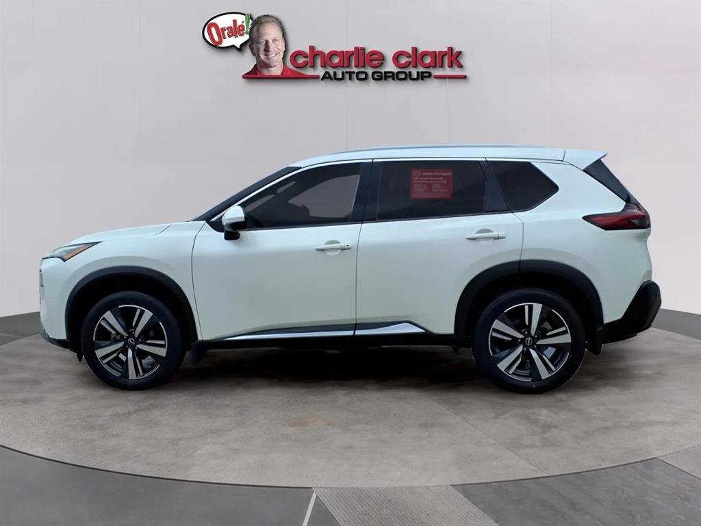 Used 2023 Nissan Rogue SL image 2