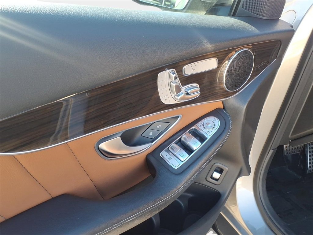 Used 2021 Mercedes-Benz GLC 300 4MATIC image 7