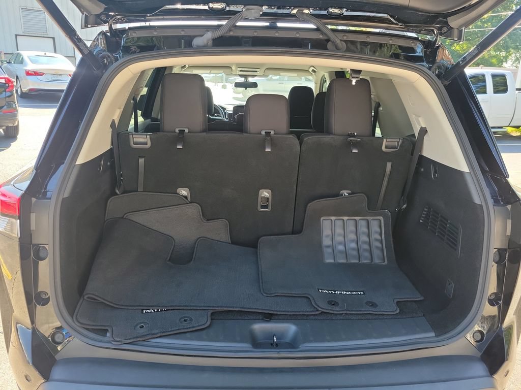 Used 2025 Nissan Pathfinder SV FWD image 9