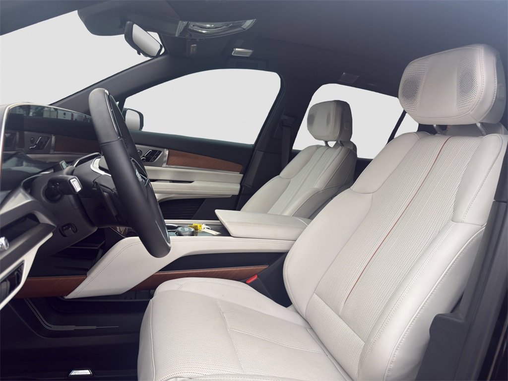Used 2026 Cadillac Vistiq Luxury image 4