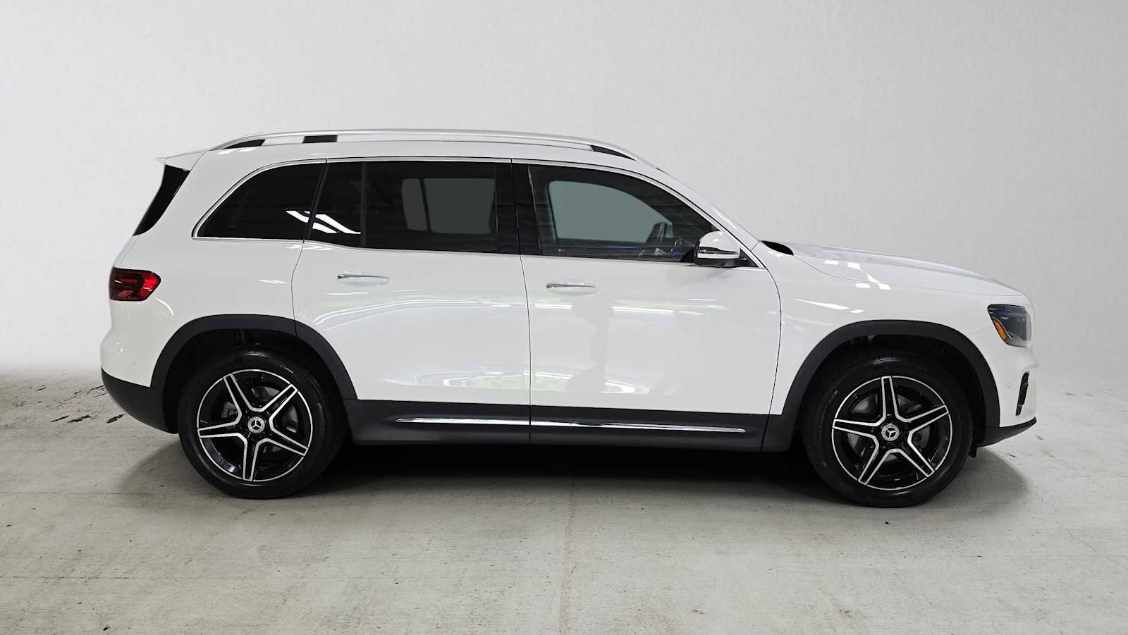 Certified 2026 Mercedes-Benz GLB 250 4MATIC image 2
