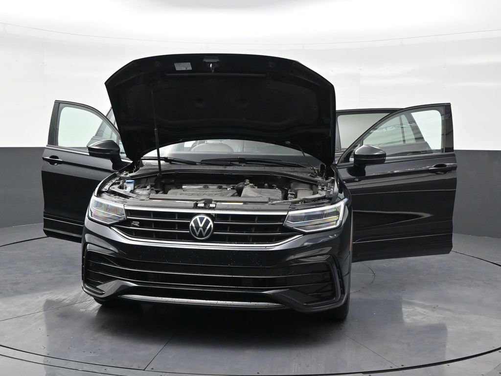 Used 2023 Volkswagen Tiguan SE R-Line image 33