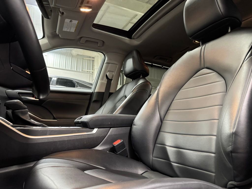 Used 2024 Toyota Highlander XLE image 5