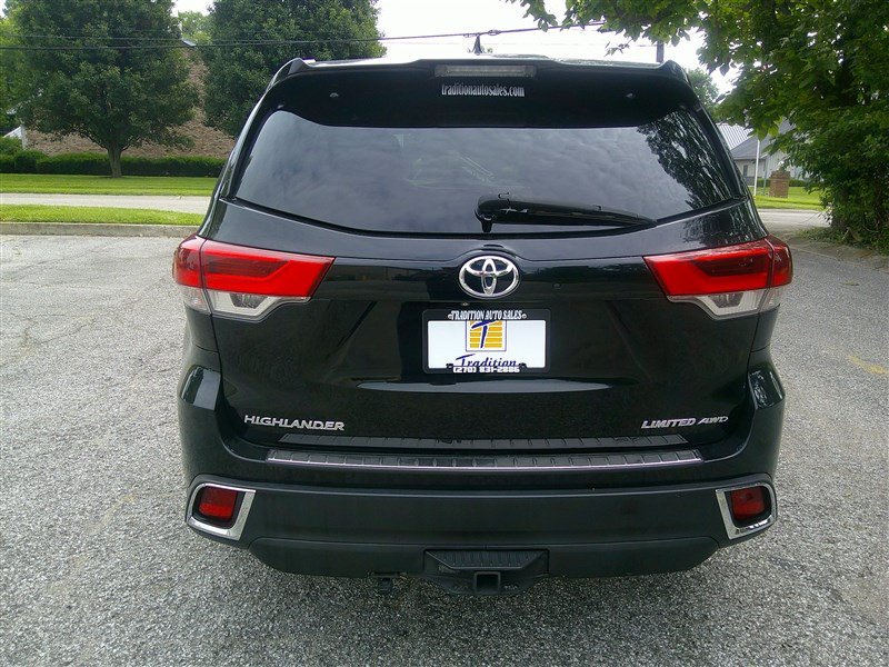 Used 2017 Toyota Highlander Limited AWD/4WD image 4