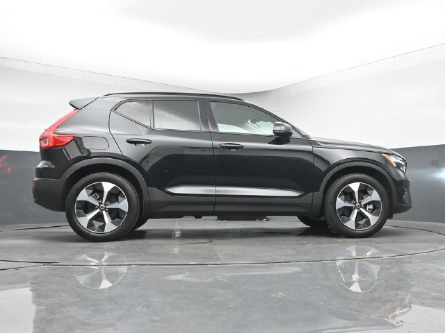 Used 2025 Volvo XC40 B5 Plus AWD/4WD image 42