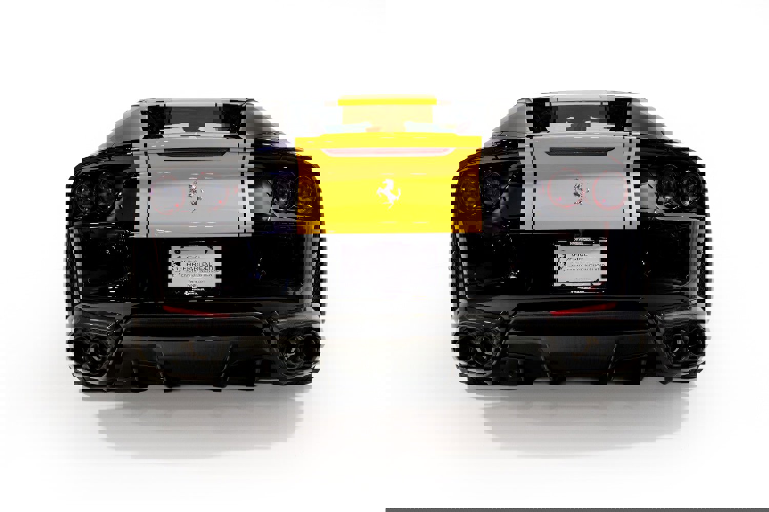 Used 2021 Ferrari 812 GTS image 8