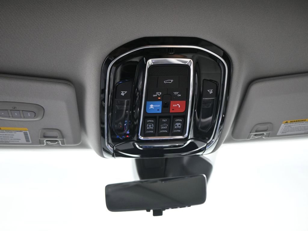 Used 2022 Jeep Grand Cherokee Overland w/ Advanced Protech Group III image 13