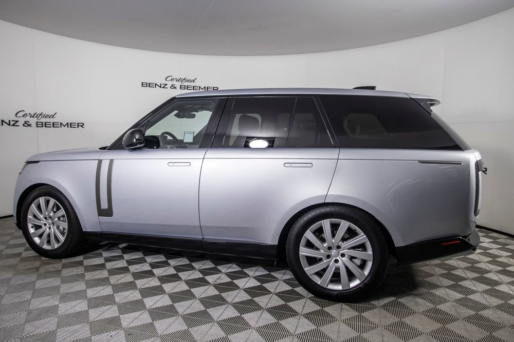 Used 2024 Land Rover Range Rover SE AWD/4WD image 11