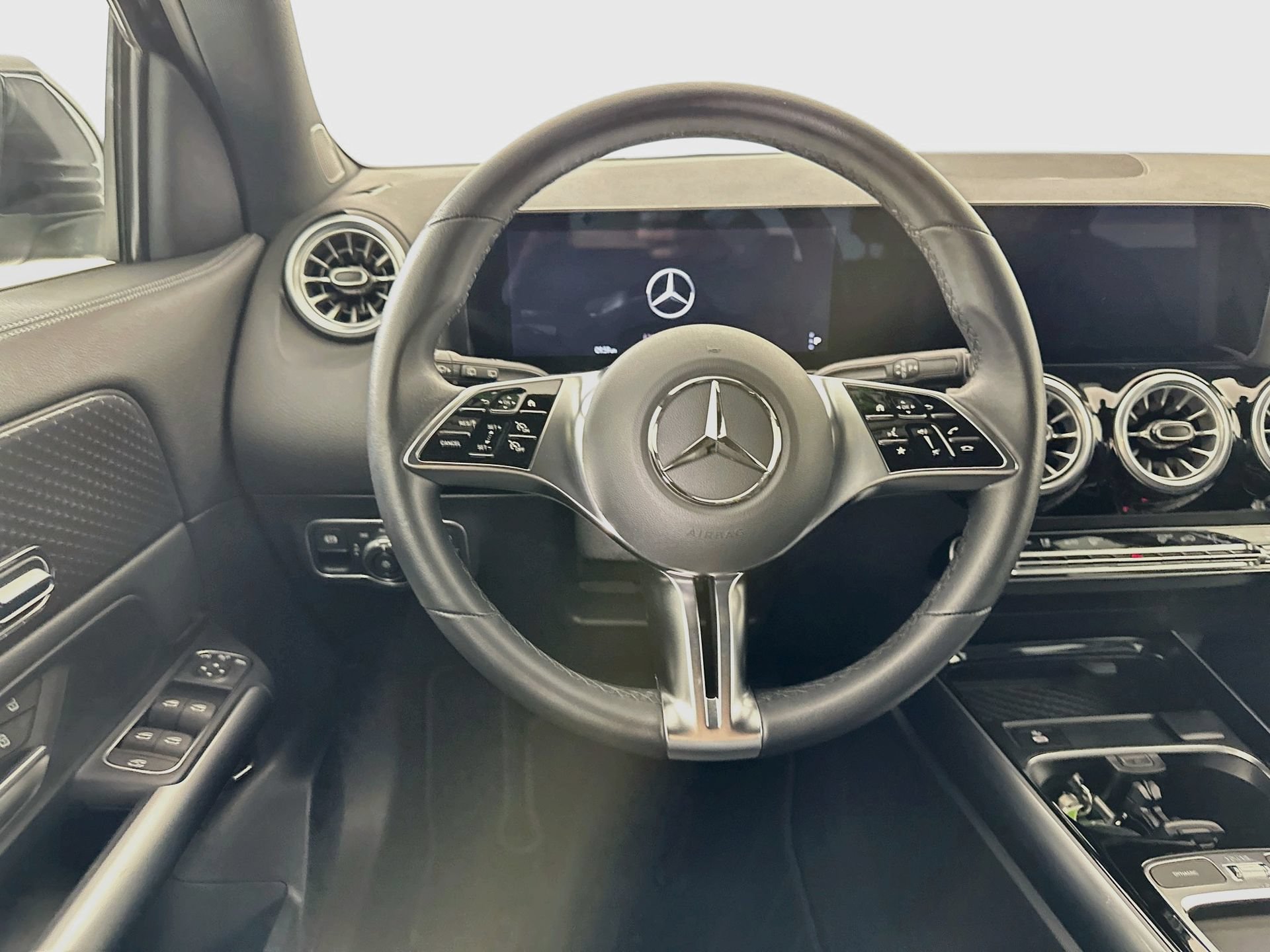 Used 2025 Mercedes-Benz GLA 250 image 23