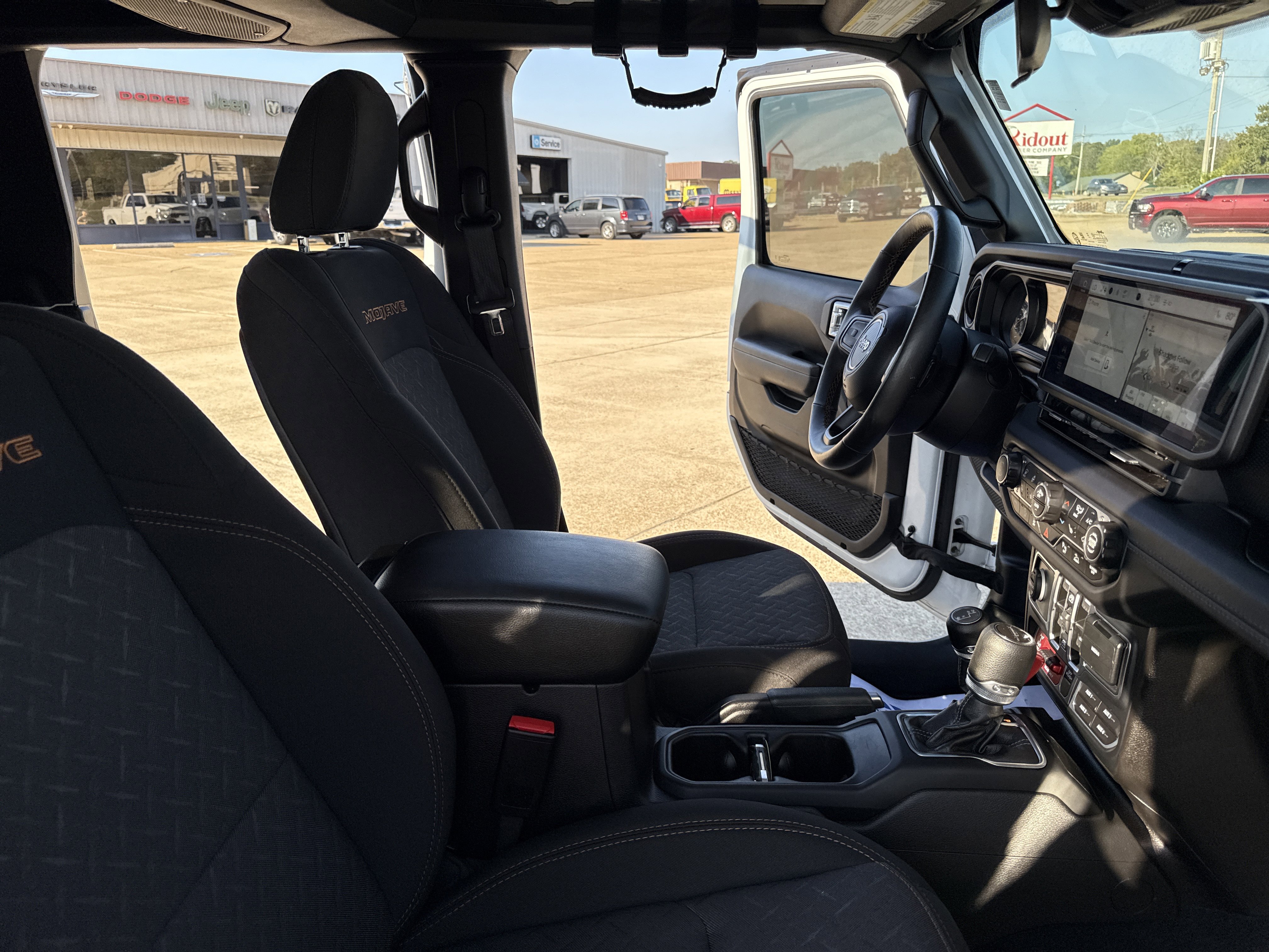 Used 2024 Jeep Gladiator Mojave w/ Safety Group image 27