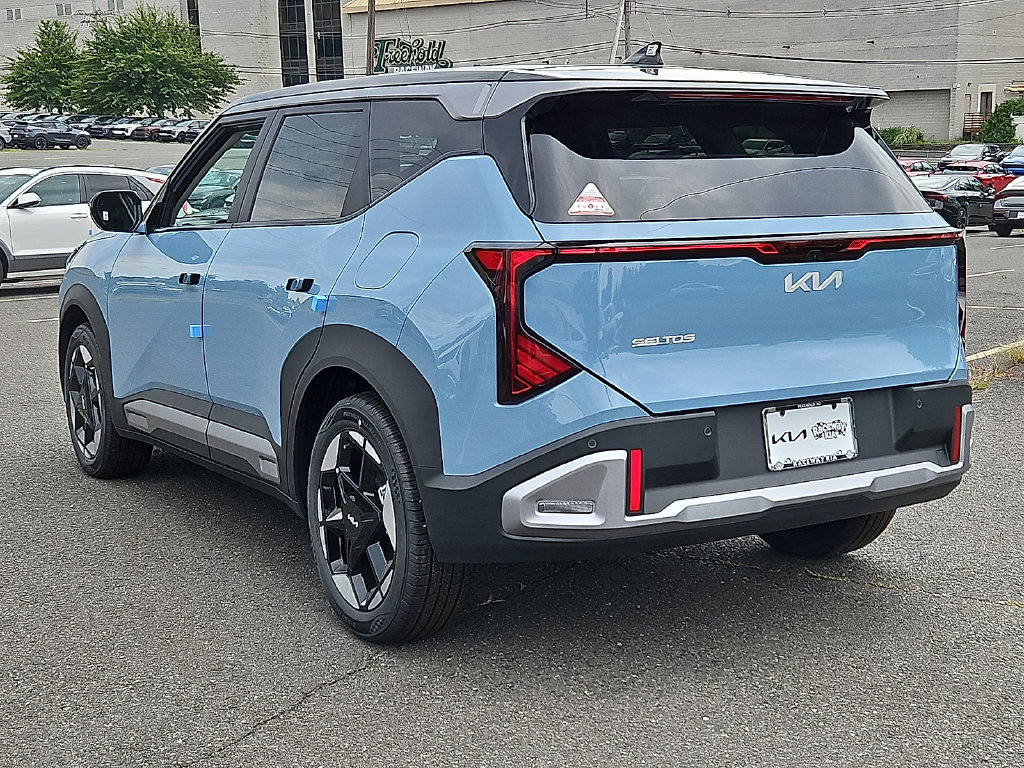 New 2027 Kia Seltos S FWD image 4