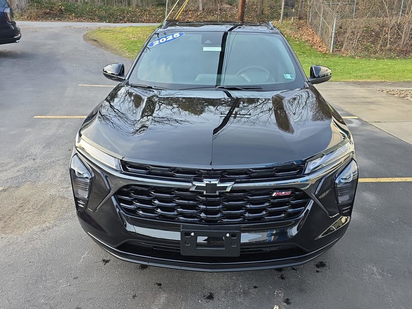 New 2025 Chevrolet Trax RS w/ Sunroof Package image 3