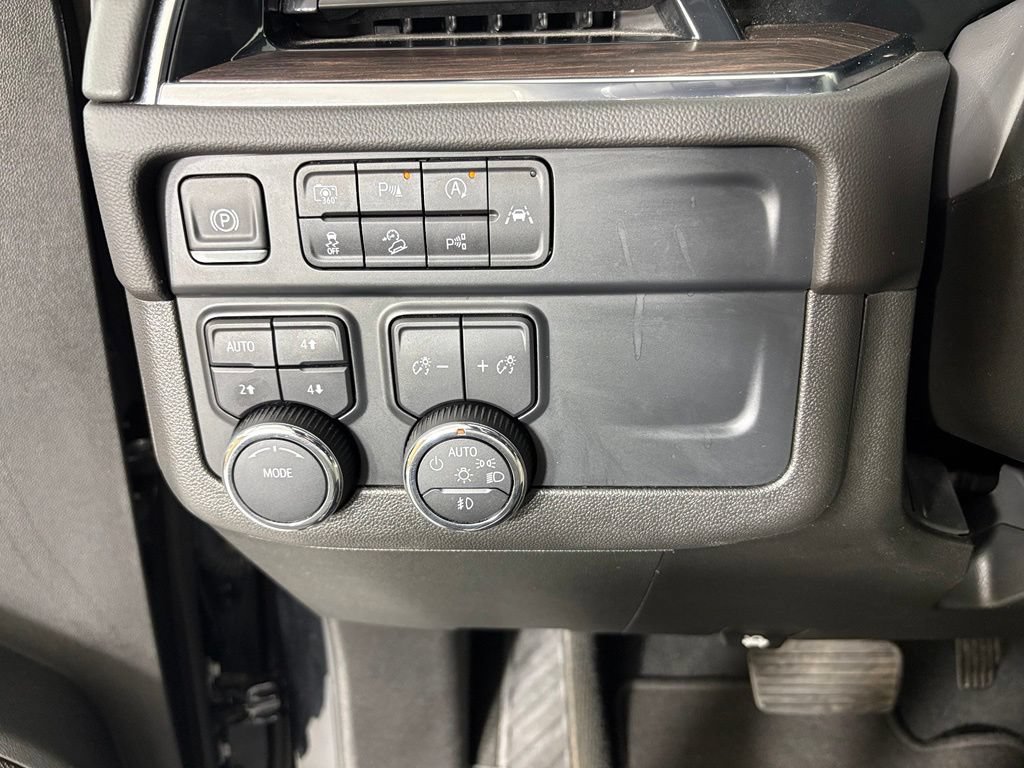 Used 2025 Chevrolet Suburban Z71 AWD/4WD image 27
