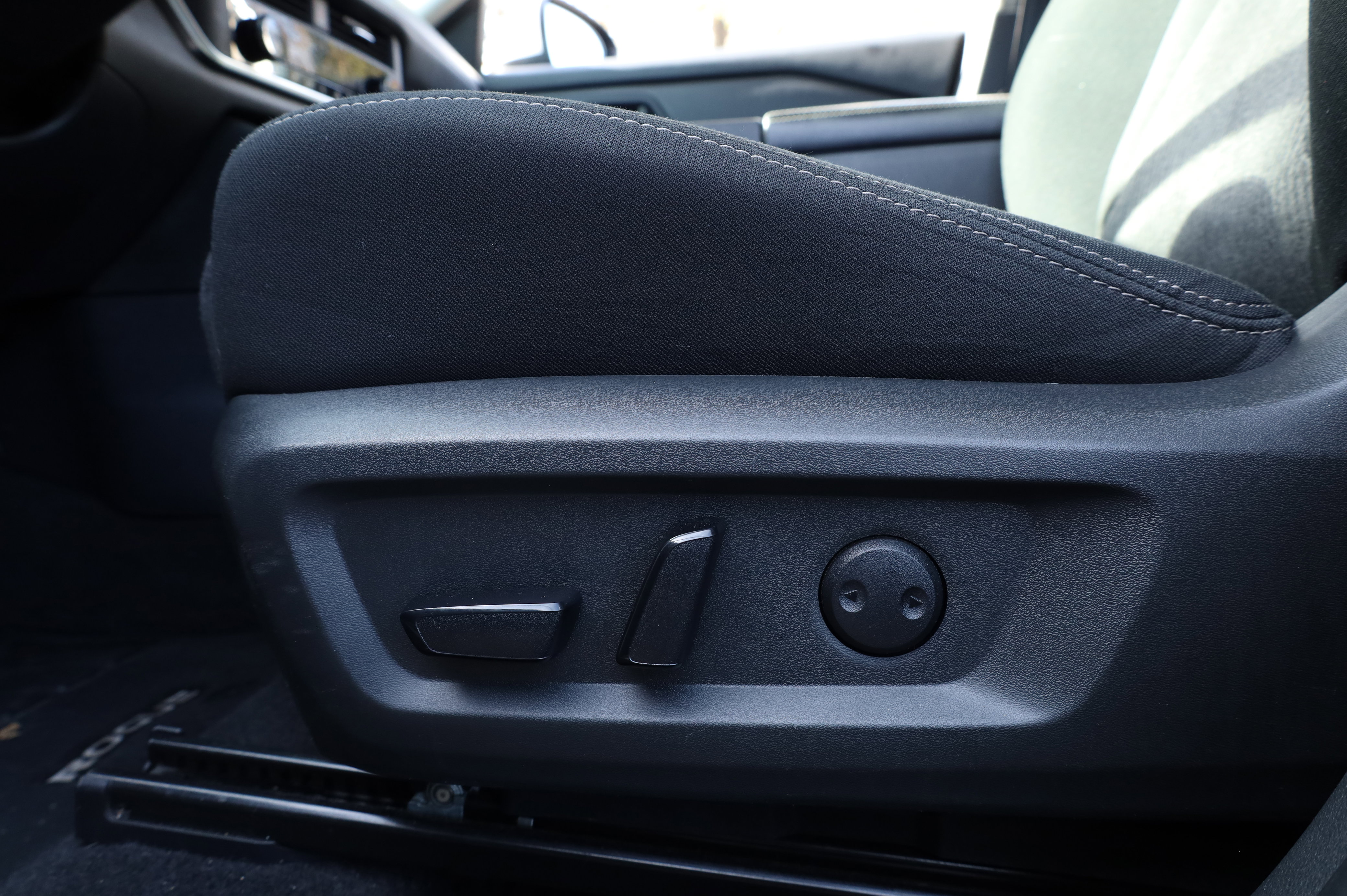 Used 2024 Nissan Rogue SV image 21