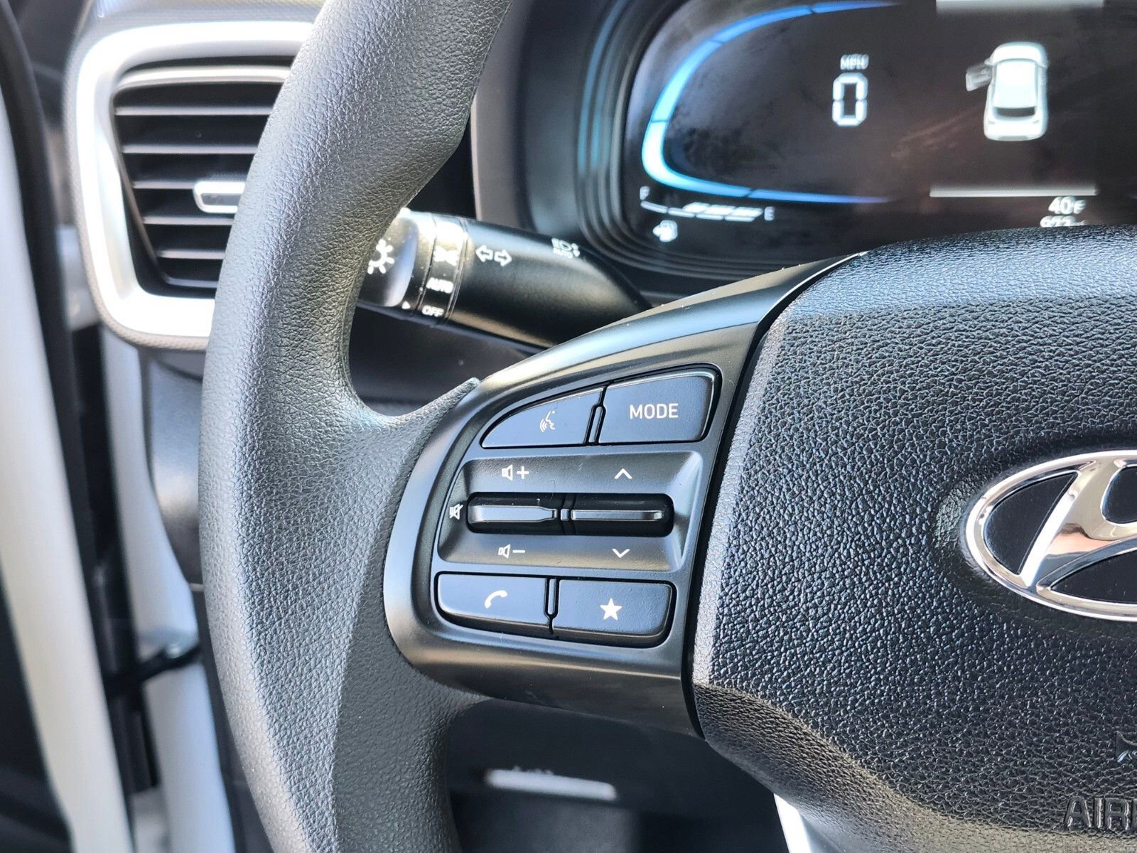 Certified 2026 Hyundai Venue SE image 27