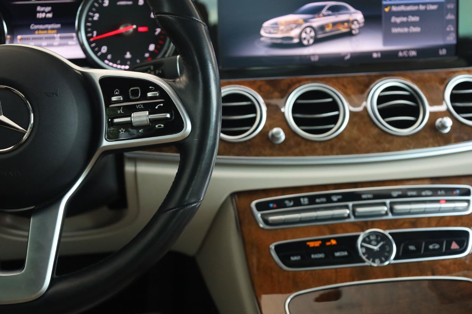 Used 2019 Mercedes-Benz E 300 4MATIC image 38