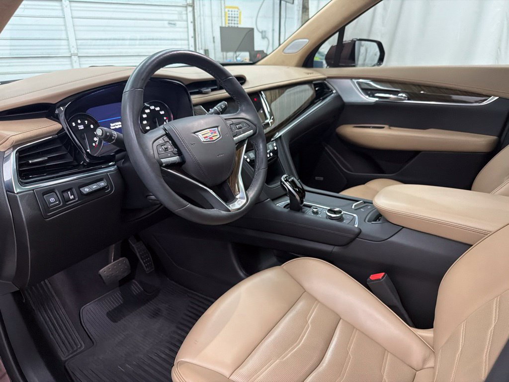 Used 2022 Cadillac XT6 Premium Luxury w/ Platinum Package FWD image 16