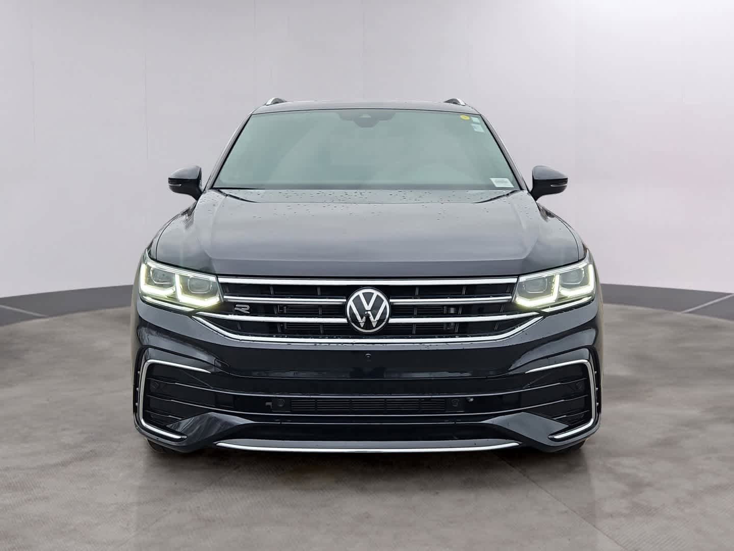 Certified 2023 Volkswagen Tiguan SEL R-Line AWD/4WD image 2