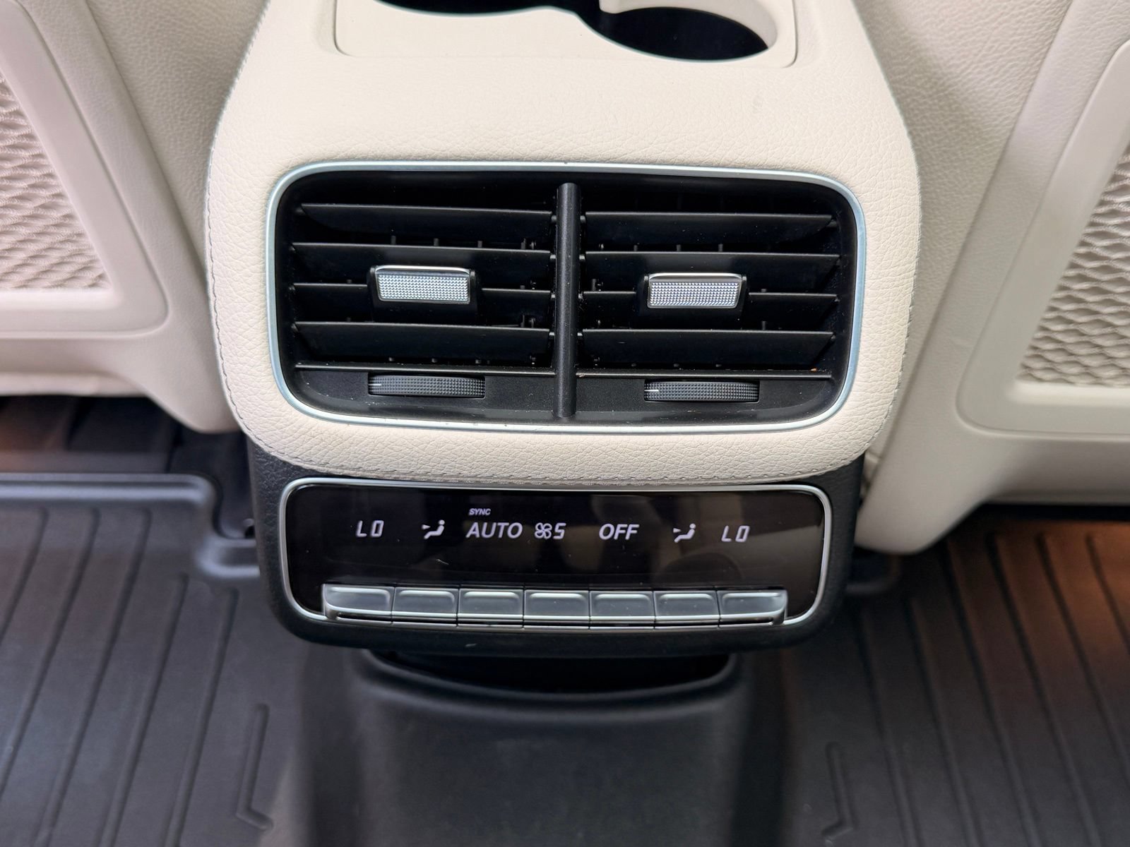 Used 2025 Mercedes-Benz GLS 450 4MATIC image 16