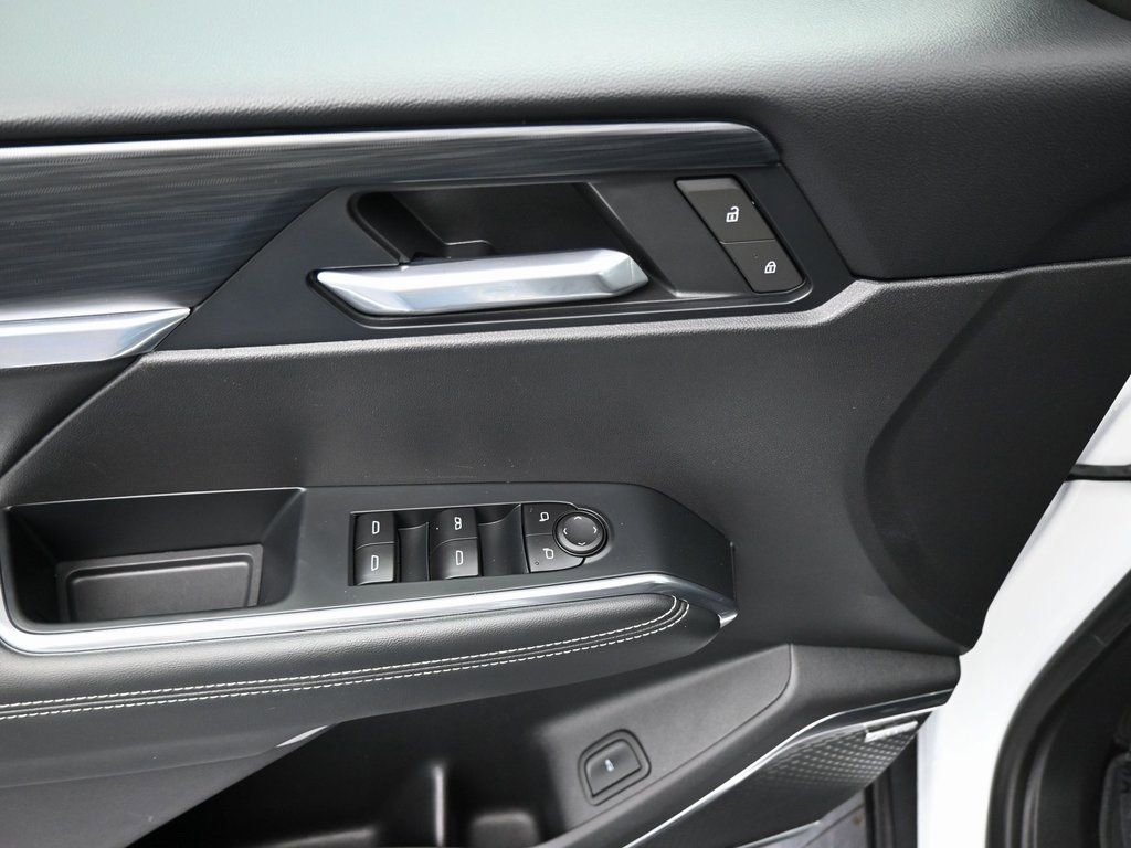 Used 2025 GMC Acadia Elevation image 11