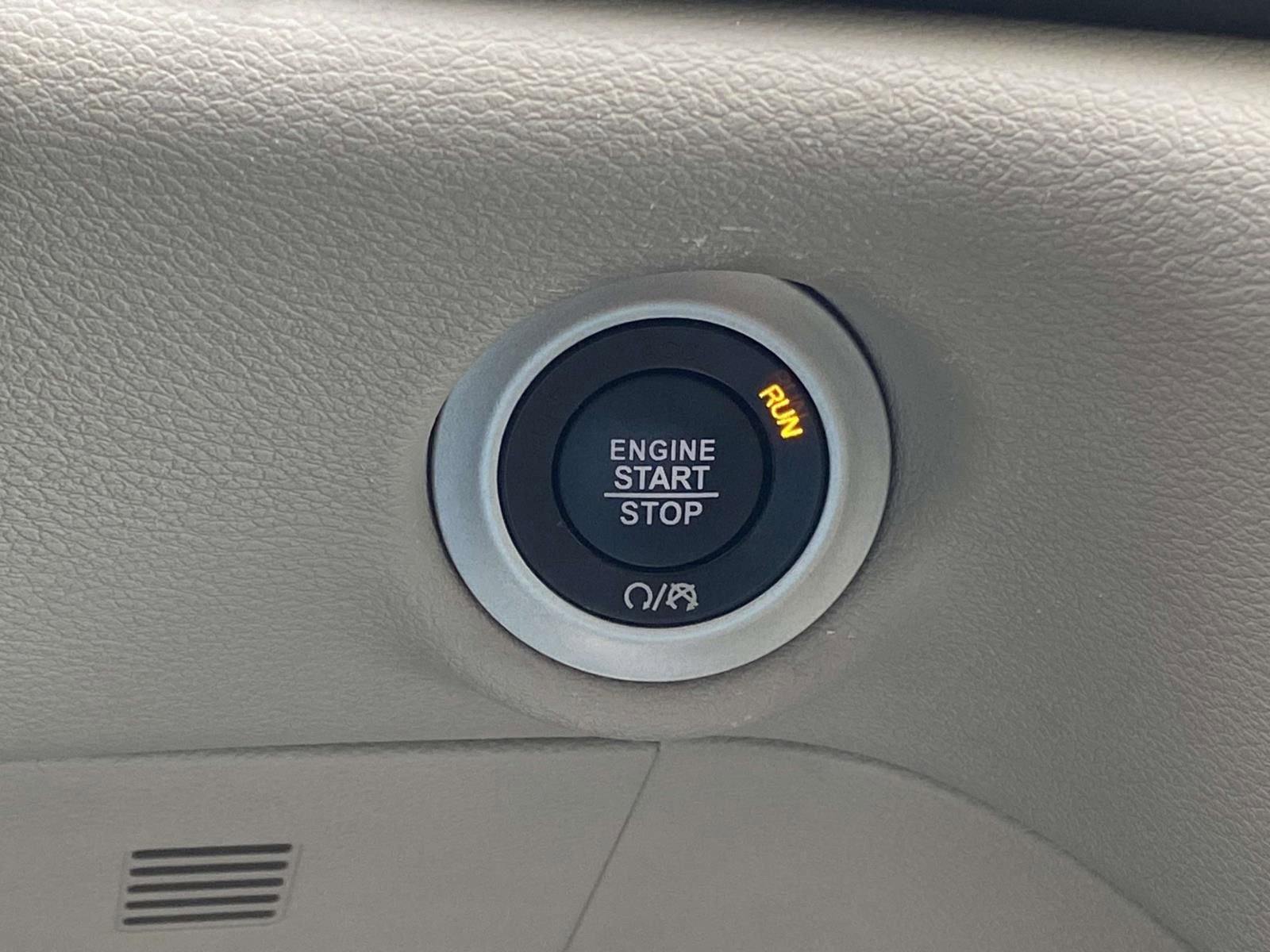 Used 2023 Chrysler Pacifica Touring-L image 26