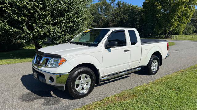 Used 2009 Nissan Frontier SE w/ SE Value Truck Pkg AWD/4WD image 2