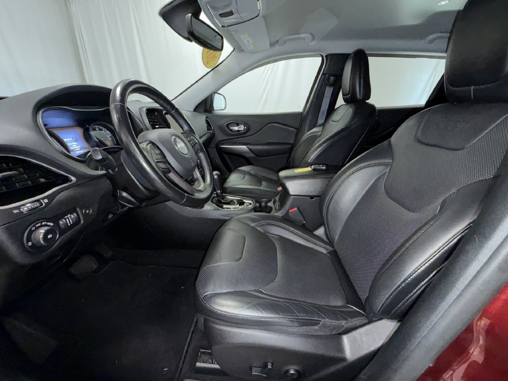 Used 2019 Jeep Cherokee Limited AWD/4WD image 3