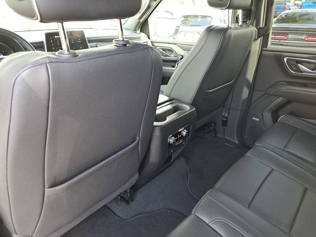 Used 2023 GMC Yukon SLT image 12